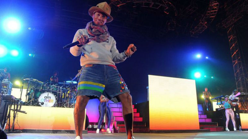 Concert Stages Have Should Be Considered Part Of The Act Itself