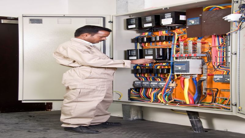 Important Projects to Outsource to Professional Industrial Electricians